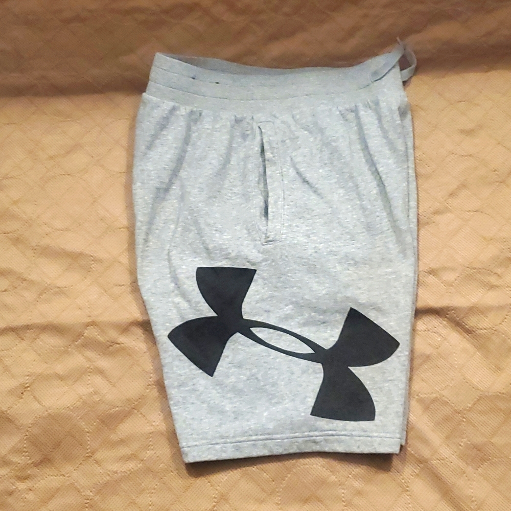 UNDER ARMOUR SHORTS